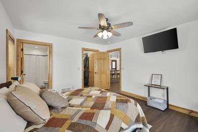 Move-In Ready Lake Home on Island Lake! Still feels new! - photo 18