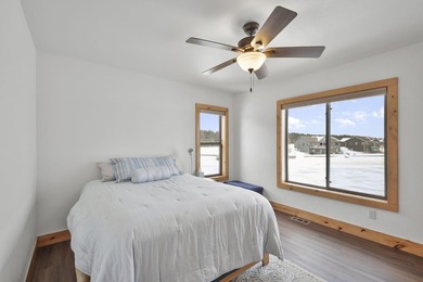 Move-In Ready Lake Home on Island Lake! Still feels new! - photo 21