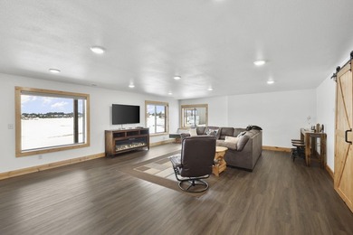 Move-In Ready Lake Home on Island Lake! Still feels new! - photo 23