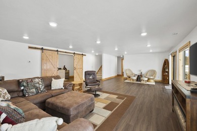 Move-In Ready Lake Home on Island Lake! Still feels new! - photo 25