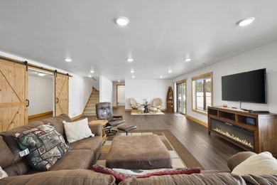 Move-In Ready Lake Home on Island Lake! Still feels new! - photo 26