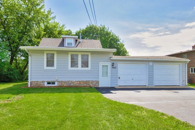 Island Lake Home Active Under Contract in Island Lake Illinois