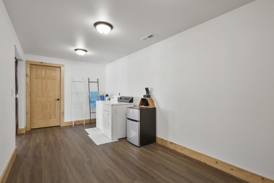 Move-In Ready Lake Home on Island Lake! Still feels new! - photo 32