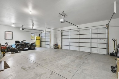 Move-In Ready Lake Home on Island Lake! Still feels new! - photo 33