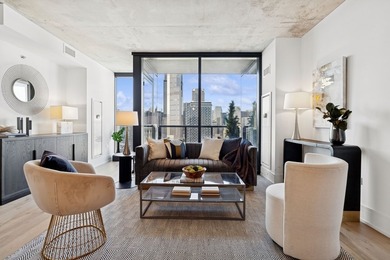 SOLD BEFORE PRINT Stunning city and river views! Experience - photo 3