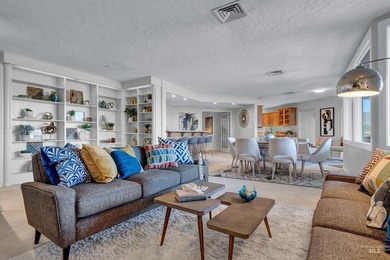 Welcome to the Penthouse at Rim Crest Condominiums, an iconic - photo 1
