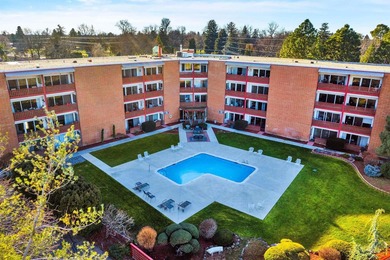 Welcome to the Penthouse at Rim Crest Condominiums, an iconic - photo 4