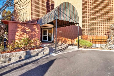 Welcome to the Penthouse at Rim Crest Condominiums, an iconic - photo 5