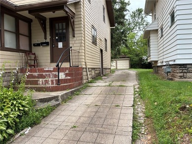 Excellent opportunity for investors and owner-occupants alike! - photo 27