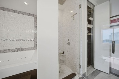 Stunning high-floor residence at EPIC with breathtaking - photo 33