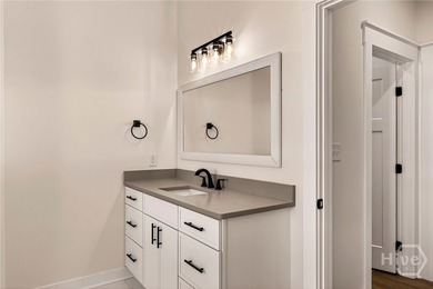 Beautiful new construction offering 3 bedrooms and 2 full - photo 36