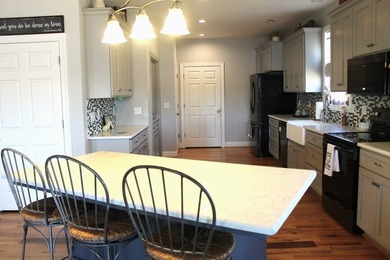 Welcome to this beautiful well-appointed lakefront home in the - photo 24