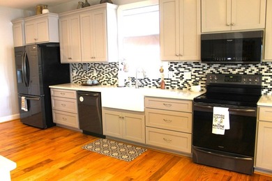 Welcome to this beautiful well-appointed lakefront home in the - photo 25