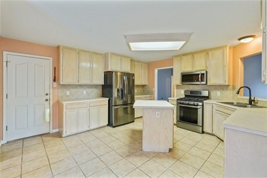 Welcome to this inviting three bedroom, two bathroom home with a - photo 6