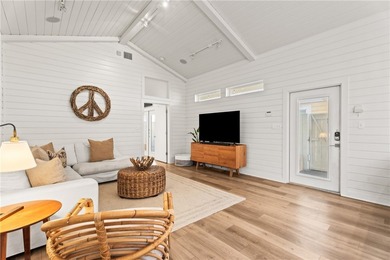 Welcome to Clamshell Cottage, a beautifully designed and fully - photo 5