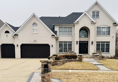 (private lake, pond, creek) Home For Sale in Naperville Illinois