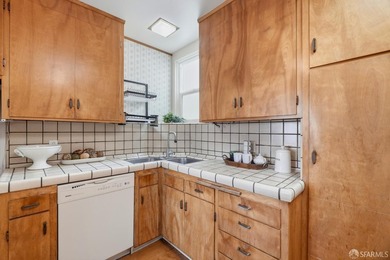This is an excellent opportunity to live in a charming home - photo 21