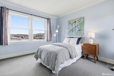This is an excellent opportunity to live in a charming home - photo 32