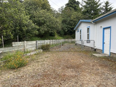 1400 SQ FT Manufactured home. 3 bedrooms, 2 bath, with vaulted - photo 4