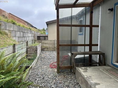 1400 SQ FT Manufactured home. 3 bedrooms, 2 bath, with vaulted - photo 5
