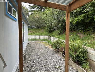 1400 SQ FT Manufactured home. 3 bedrooms, 2 bath, with vaulted - photo 6