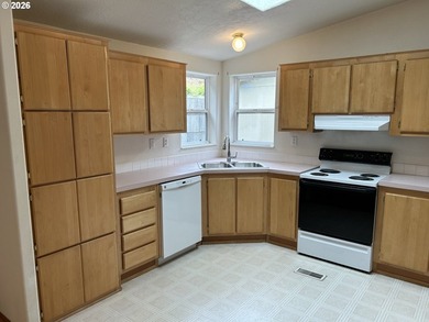 1400 SQ FT Manufactured home. 3 bedrooms, 2 bath, with vaulted - photo 7