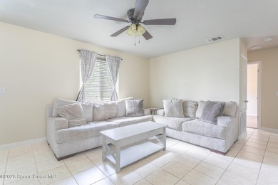 Welcome to this beautifully maintained 3-bedroom, 2 bathroom - photo 5