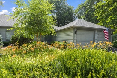 Stunning 2BR, 2.5BA condo offers exceptional privacy with 2 - photo 1