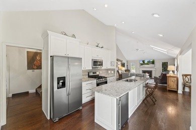 Stunning 2BR, 2.5BA condo offers exceptional privacy with 2 - photo 4