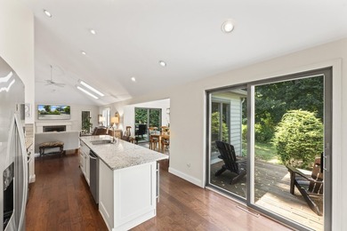 Stunning 2BR, 2.5BA condo offers exceptional privacy with 2 - photo 5