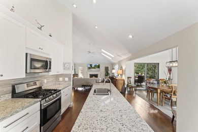 Stunning 2BR, 2.5BA condo offers exceptional privacy with 2 - photo 6