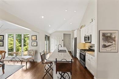 Stunning 2BR, 2.5BA condo offers exceptional privacy with 2 - photo 8
