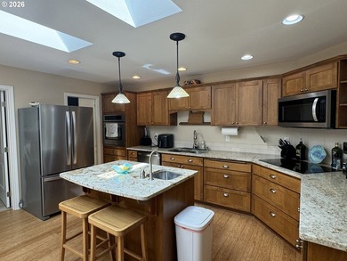 Beautiful custom Craftsman home offering 2,835 sq ft of - photo 11