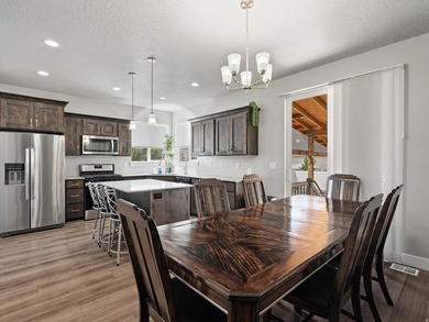Beautiful home in a highly desirable, newer Spanish Fork - photo 6