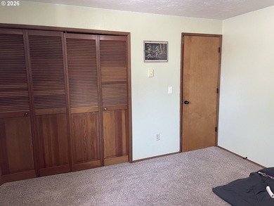 Bright, clean, and move-in ready, this desirable end-unit condo - photo 20