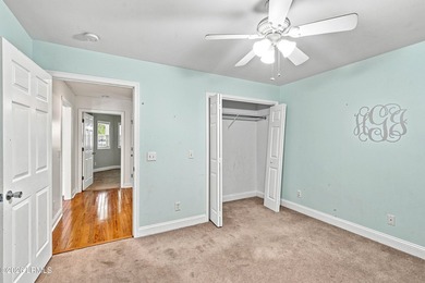 Spacious custom home in the desirable Seabrook Point community - photo 21