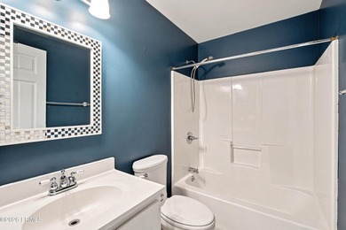Spacious custom home in the desirable Seabrook Point community - photo 22
