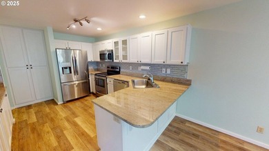 Easy Living in a Desirable Condo Community!Enjoy the convenience - photo 2