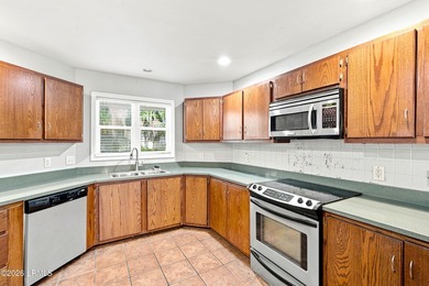 Spacious custom home in the desirable Seabrook Point community - photo 32