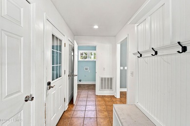 Spacious custom home in the desirable Seabrook Point community - photo 36