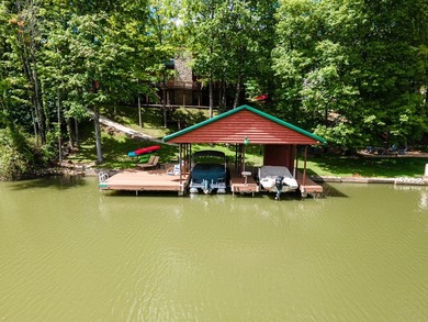 This visually stunning, premier lakefront log home on a - photo 9