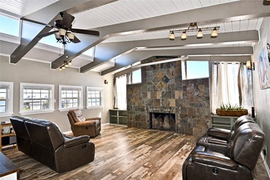 Wake up to peaceful lake views and the charm of country living - photo 2
