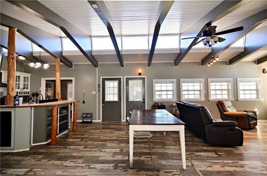 Wake up to peaceful lake views and the charm of country living - photo 3