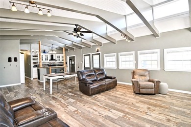 Wake up to peaceful lake views and the charm of country living - photo 5
