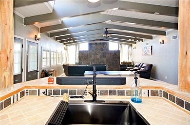 Wake up to peaceful lake views and the charm of country living - photo 9