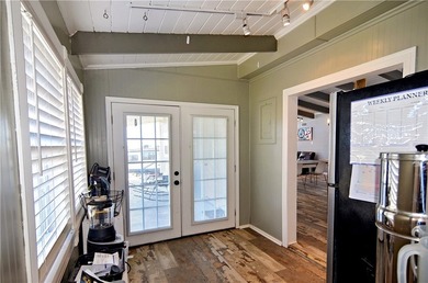 Wake up to peaceful lake views and the charm of country living - photo 10