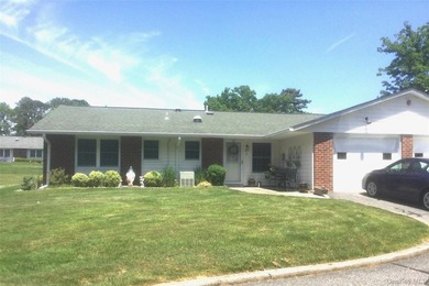 Welcome to this beautiful Winfield model, the second largest - photo 2