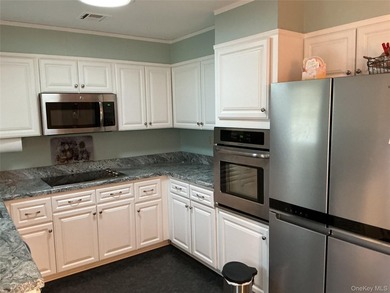 Welcome to this beautiful Winfield model, the second largest - photo 8