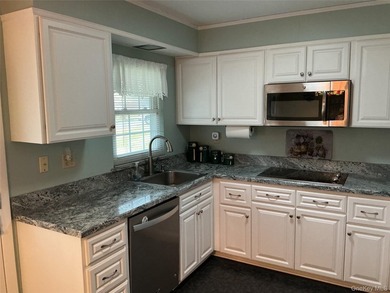 Welcome to this beautiful Winfield model, the second largest - photo 9