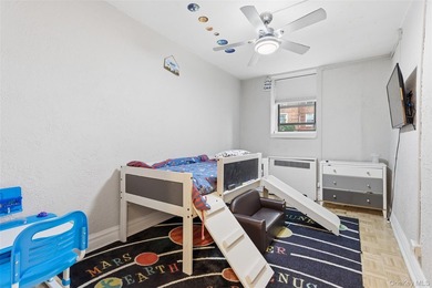 Rare opportunity to own an impressive three-bedroom co-op - photo 12